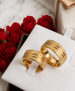 Alianças de Casamento 8mm Banhado a Ouro 18K – Diamantado com 2 Frisos Ondulados
