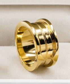 Alianças de Casamento 10mm em Moeda Antiga Grossa, com 60 Pedras de Zircônia e 2 Frisos Centrais, Anatômicas