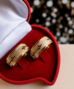Alianças de Casamento 8mm Banhado a Ouro 18K – Diamantado com Batimentos Finos