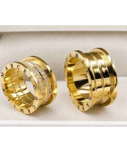 Alianças de Casamento 10mm em Moeda Antiga Grossa, com 60 Pedras de Zircônia e 2 Frisos Centrais, Anatômicas