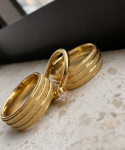 Alianças de Namoro 8mm Banhado a Ouro 18K – Diamantado com 3 Frisos