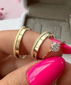 Alianças de Casamento 4mm com Friso Lateral Diamantado - Modelo Semi Anatômico