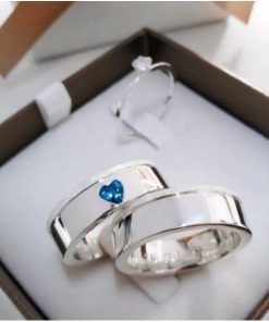 Alianças de Namoro em Prata 950 8mm | Modelo Girl D | 1 Friso Lateral Diamantado | Feminina com Pedra de Zircônia Azul em Formato de Coração