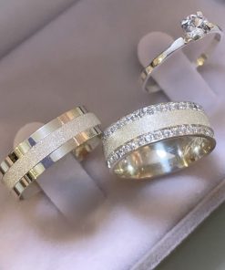 Alianças de Namoro em Prata 950 6mm | Centro Diamantado | Feminina com 30 Pedras de Zircônia | Anatômicas | Anel Solitário Incluso