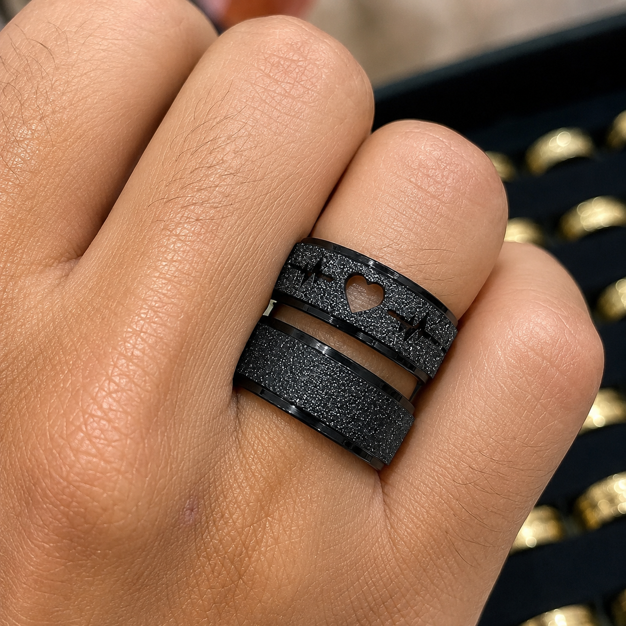 Alianças de namoro 8mm diamantado preto com coração vazado em aço cirúrgico