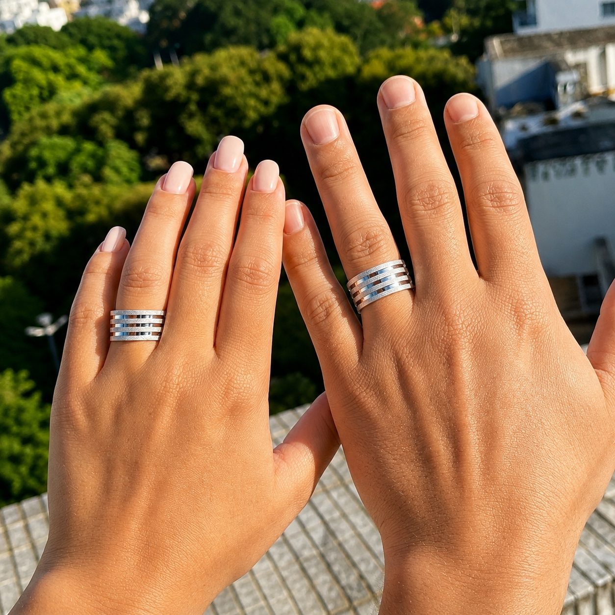 Aliança de Namoro em Prata 950 10mm com Acabamento Diamantado e 3 Frisos