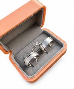 Alianças de Namoro 8mm Reto – Feminina Diamantada, Masculina Lisa