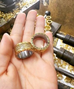 Alianças de Casamento 12mm | Estilo Bulgari | Modelo Exclusivo | 3 Fileiras de Zircônia com 45 Pedras