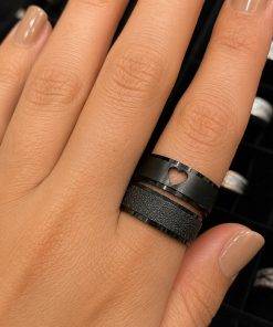 Alianças de Namoro 8mm – Feminina Lisa Preta com Coração Vazado, Masculina Diamantada