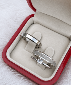 Alianças de Namoro 4mm – Feminina Diamantada com Friso, Masculina Lisa Chanfrada