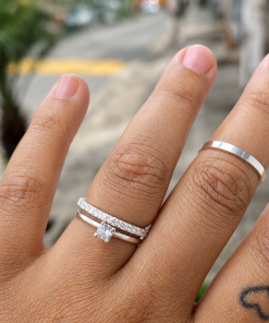 Alianças de namoro 2,5mm em prata 950, Modelo Vivian, cravejada com zircônia, com anel solitário incluso