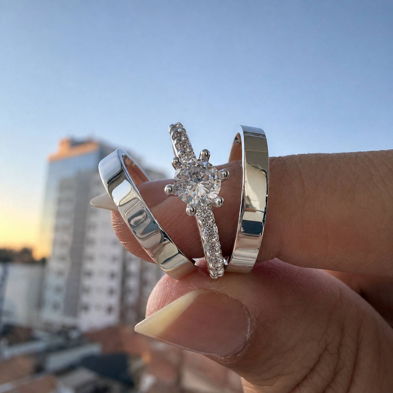 Alianças de Namoro em Prata 950 4mm, Modelo Anatômico com Anel Solitário de Zircônia Incluso