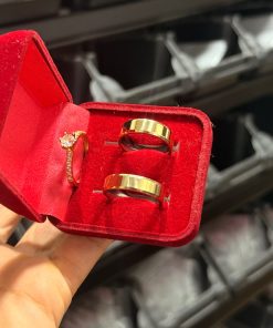 Alianças de Casamento 6mm | Semi Anatômicas | Moeda Antiga Banhada a Ouro 18K | Anel Cravejado Incluso