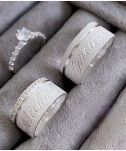 Alianças de Namoro em Prata 950 | Modelo Sueli | 10mm Anatômico | Diamantado com 1 Friso Lateral | Personalizado com Nomes