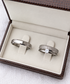 Alianças de namoro 4mm chanfrado diamantado, Modelo Carter, em aço cirúrgico