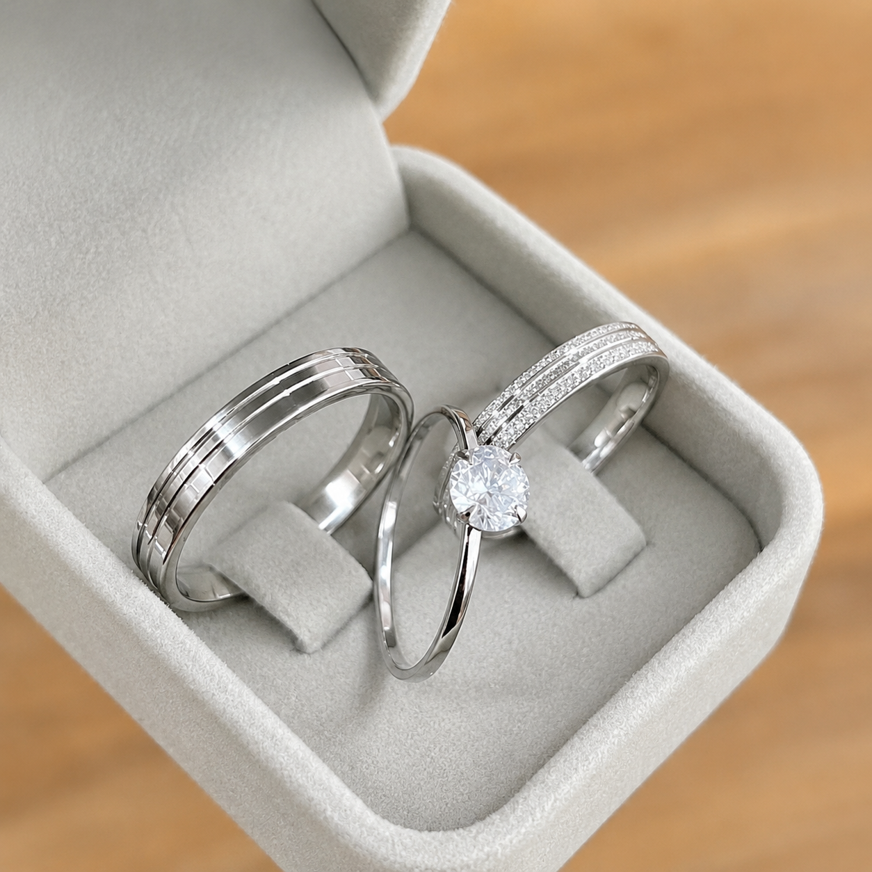 Alianças de Namoro 4mm Diamantado – Modelo Endy com Frisos Laterais