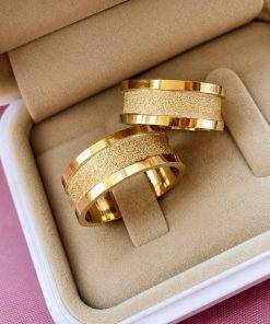 Alianças de Casamento 8mm Alto Luxo, Polidas com Centro Diamantado, Anatômicas