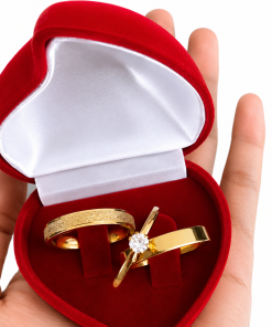 Alianças de Casamento 4mm Banhado a Ouro 18K – Feminina Diamantada e Masculina Lisa
