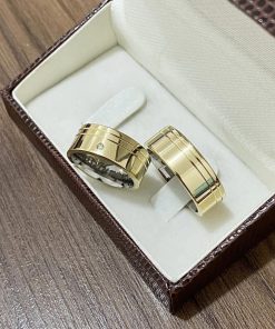 Alianças de Casamento 8mm | Modelo Anatômico com 2 Frisos Laterais | Moeda Antiga Banhada a Ouro 18K