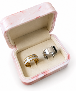 Alianças de namoro 8mm fosco anatômico com interior banhado a ouro 18K em aço cirúrgico