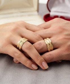 Alianças de Casamento 8mm Banhado a Ouro 18K – Diamantado com Friso Central
