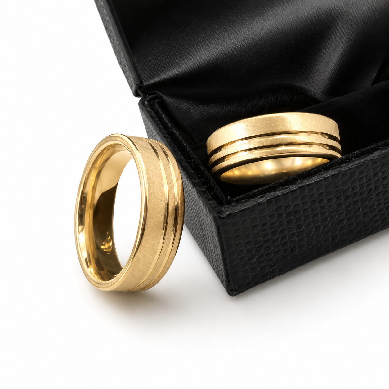 Alianças de Casamento 6mm Reto Fosco – Banhado a Ouro 18K com 2 Frisos