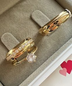 Aliança de Ouro 18K | Modelo Semi-Anatômico Abaulado Liso Polido | Feminina com 15 Pedras de Zircônia (Meia Volta) | 4g o Par | Casamento e Noivado