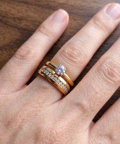 Par De Alianças Aço Cirúrgico Banhado A Ouro 18k - 6mm - Liso E Feminino Com Pedrinhas
