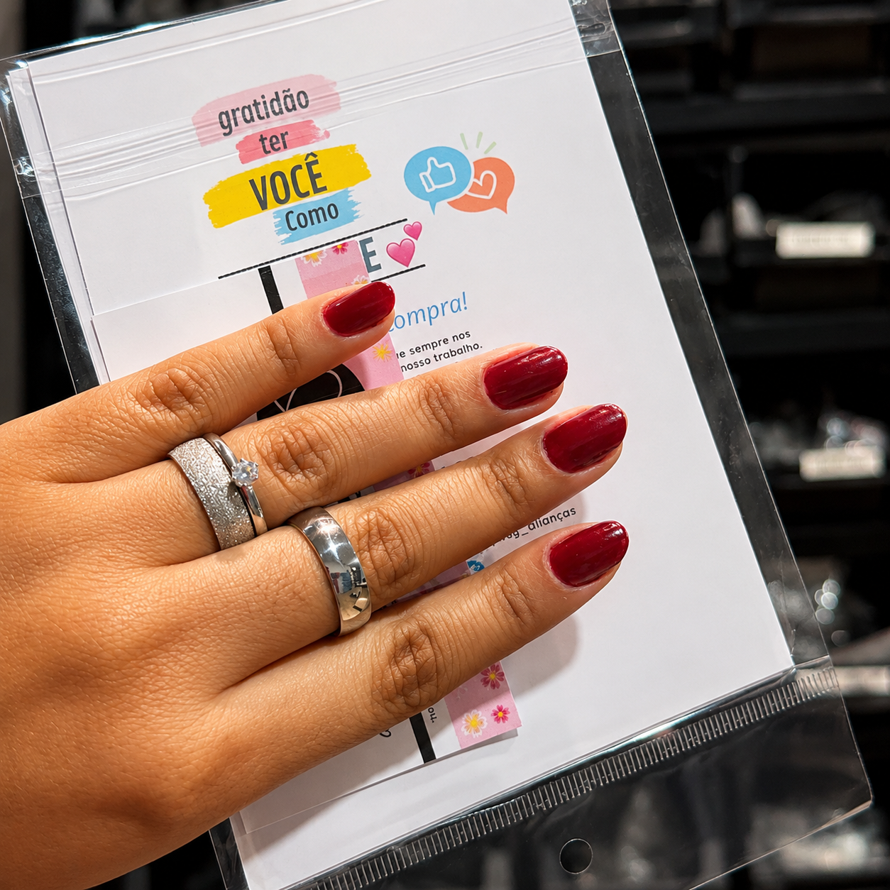 Alianças de namoro 6mm, modelo redondo tradicional, feminina diamantada e masculina lisa