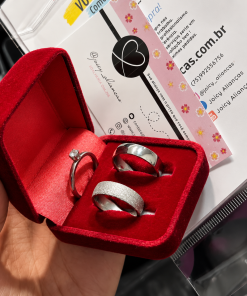 Alianças de namoro 6mm, modelo redondo tradicional, feminina diamantada e masculina lisa