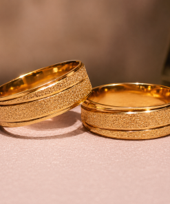 Alianças de Casamento 8mm Banhado a Ouro 18K – Diamantado com Frisos Ondulados