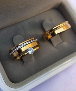 Alianças de Casamento 6mm Banhadas a Ouro 18K com Pedras – Modelo Anatômico