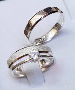 Alianças de Namoro em Prata 950 | Modelo Milly | 4mm Chanfrado | Semi Anatômico | Feminino Diamantado | Masculino Liso