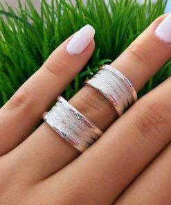 Alianças de Namoro em Prata 950 10mm com 3 Frisos Diamantados e Anel Solitário Incluso