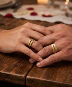 Alianças de Casamento 8mm Banhado a Ouro 18K – Feminina Diamantada e Masculina Fosca