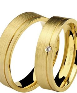 Alianças de Casamento 8mm | Modelo Fosco Lixado | Semi Anatômico | Moeda Antiga Banhada a Ouro 18K | Feminina com 1 Pedra de Zircônia