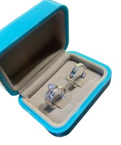 Alianças de Namoro em Prata 950 4mm | Modelo Forever Love com Zircônia | Gravação Externa | Anel Solitário Incluso