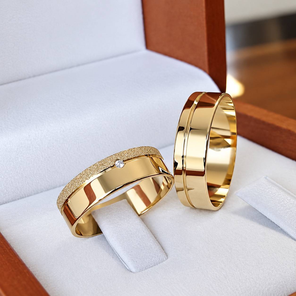 Alianças de Casamento 6mm, Moeda Antiga, Friso Diamantado com Zircônia, Banhado a Ouro 18K