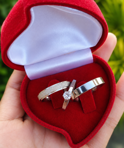 Alianças de namoro 4mm diamantado feminina com 2 frisos e masculina lisa reto polido