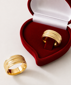 Alianças de Casamento 8mm Banhado a Ouro 18K – Diamantado com Friso Central