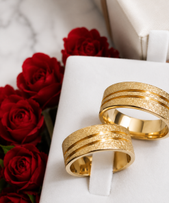 Alianças de Casamento 8mm Banhado a Ouro 18K – Diamantado com 2 Frisos Ondulados