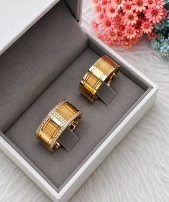Aliança de Casamento 8mm com Centro Fosco Diamantado e Zircônias Banhada a Ouro 18K - Foto 5