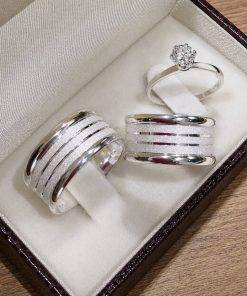 Alianças de Namoro em Prata 950 10mm com 3 Frisos Diamantados e Anel Solitário Incluso