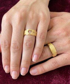 Alianças de Casamento 8mm Reto – Feminina Coração Vazado e Masculina Diamantada