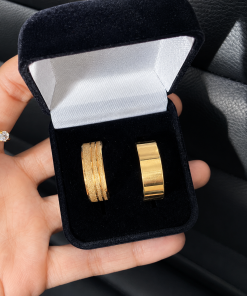 Par De Alianças Aço Cirúrgico Banhado A Ouro 18k - 8mm - Diamantado Masculino Liso.