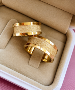 Alianças de Casamento 8mm Alto Luxo, Polidas com Centro Diamantado, Anatômicas