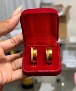 Alianças De Noivado Banhado A Ouro 18k 8mm Com 2 Frisos Laterais