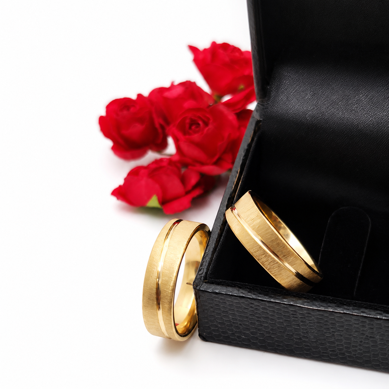 Alianças De Noivado Banhado A Ouro 18k - 6mm - Fosco Com Friso Mod 02