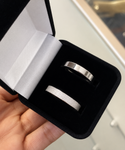 Alianças de namoro 4mm diamantado, Modelo Mily, em aço cirúrgico