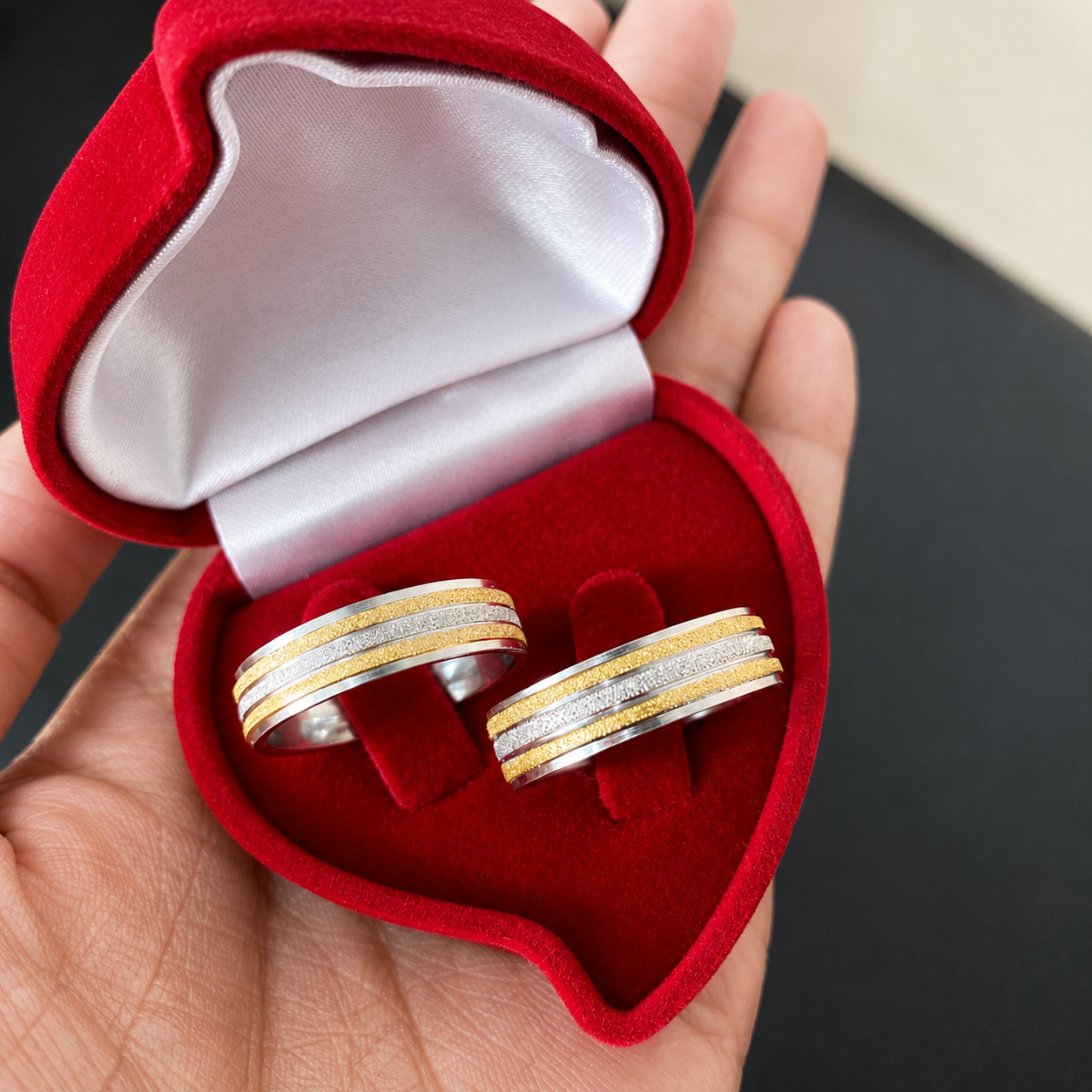 Alianças de Namoro 6mm Diamantado com Fios Banhados a Ouro 18K